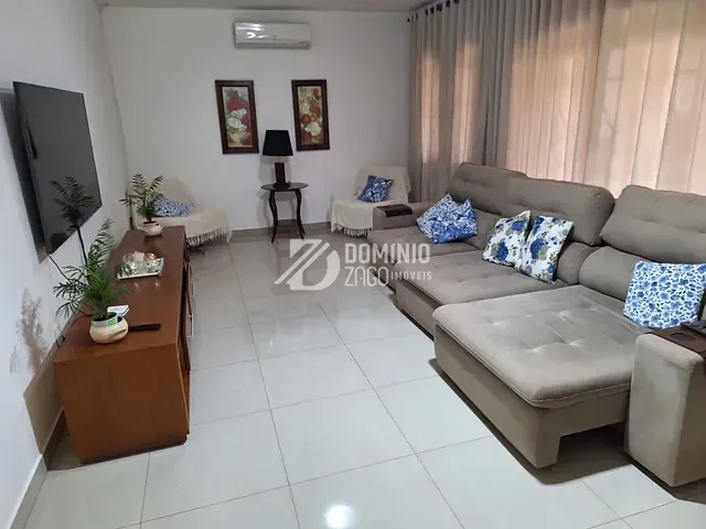 Casa 3 quartos e 3 banheiros, à venda, no bairro Mercês em Uberaba