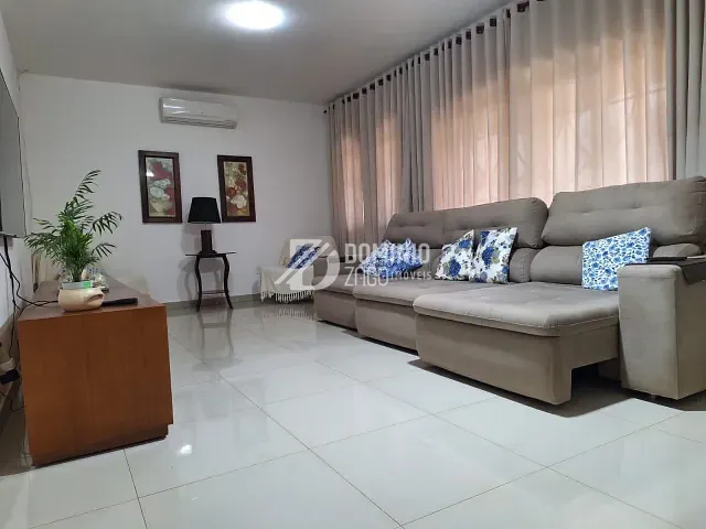 Casa 3 quartos e 3 banheiros, à venda, no bairro Mercês em Uberaba