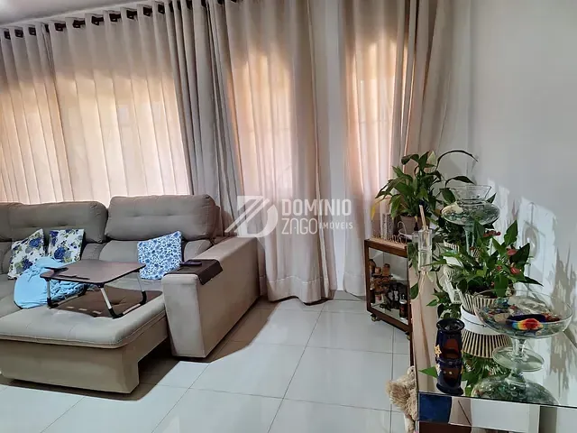 Casa 3 quartos e 3 banheiros, à venda, no bairro Mercês em Uberaba