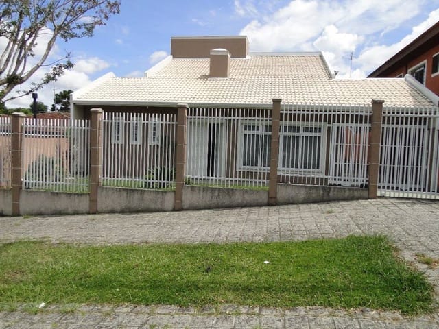 Casa com 450m² 5 quartos e 2 banheiros, à venda, no bairro Guabirotuba em Curitiba