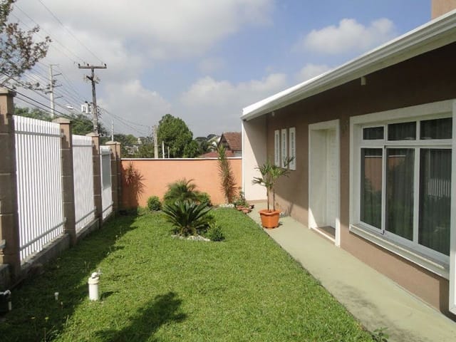 Casa com 450m² 5 quartos e 2 banheiros, à venda, no bairro Guabirotuba em Curitiba