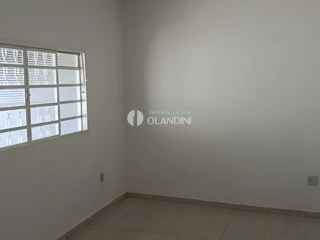 Casa com 180m² 2 quartos e 1 banheiro, para alugar, no bairro Parque Residencial Humberto Rossetti em Artur Nogueira