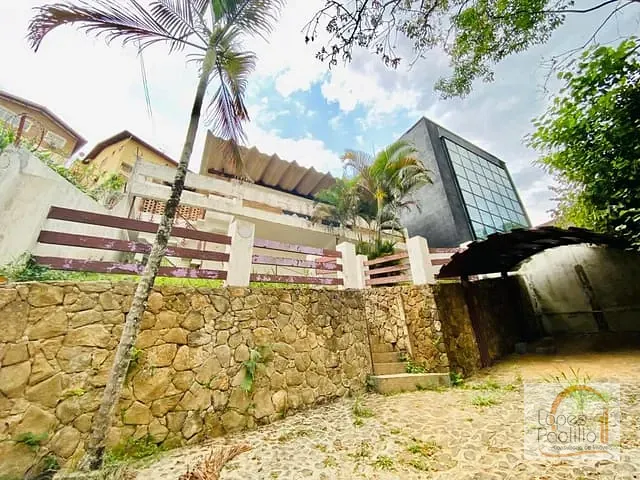 Casa com 270m² 3 quartos e 1 banheiro, à venda, no bairro Vila Junqueira em Atibaia