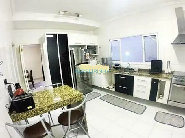 Casa com 300m² 4 quartos e 4 banheiros, à venda, no bairro Urbanova em São José dos Campos