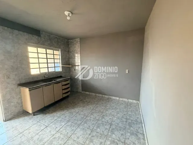 Casa 2 quartos e 1 banheiro, à venda, no bairro Parque das Américas em Uberaba