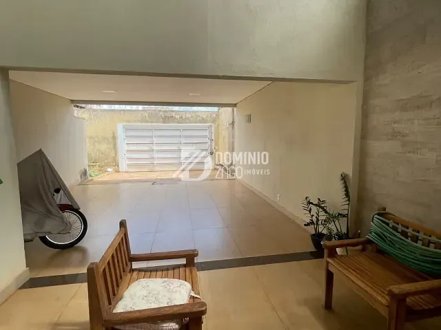 Casa com 450m² 4 quartos e 7 banheiros, à venda, no bairro Jardim do Lago em Uberaba