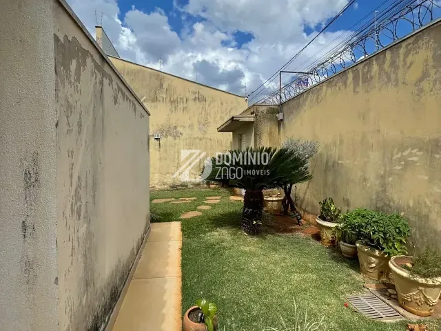 Casa com 450m² 4 quartos e 7 banheiros, à venda, no bairro Jardim do Lago em Uberaba
