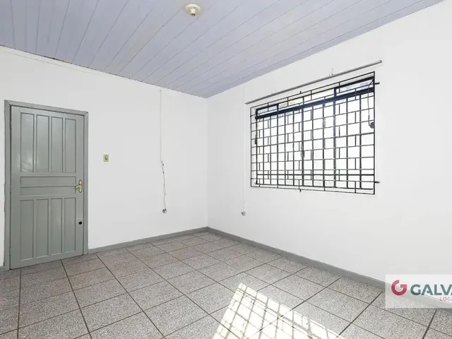 Casa 3 quartos e 1 banheiro, para alugar, no bairro Bacacheri em Curitiba