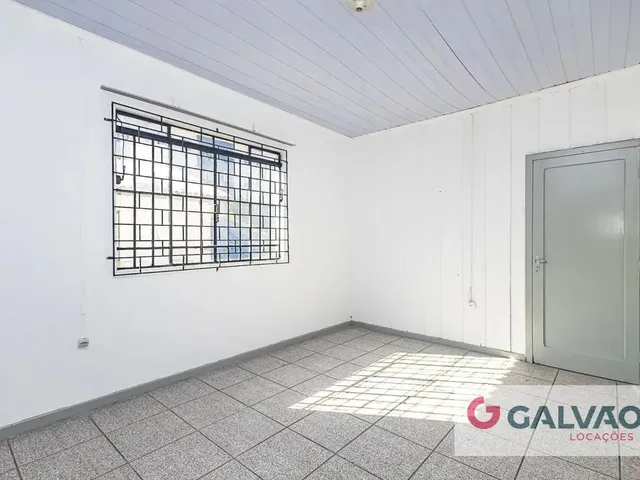 Casa 3 quartos e 1 banheiro, para alugar, no bairro Bacacheri em Curitiba