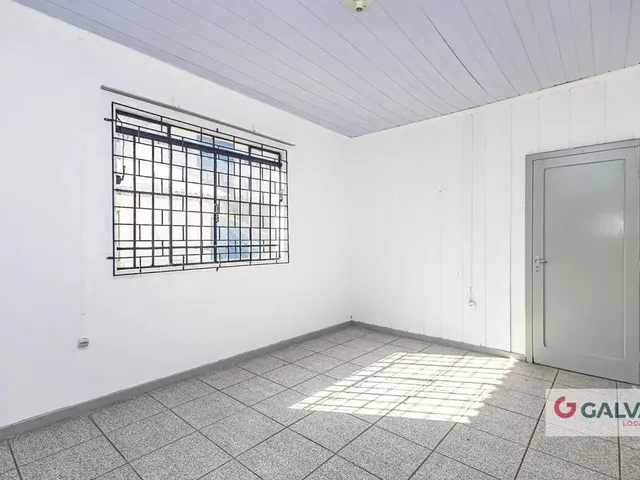 Casa 3 quartos e 1 banheiro, para alugar, no bairro Bacacheri em Curitiba
