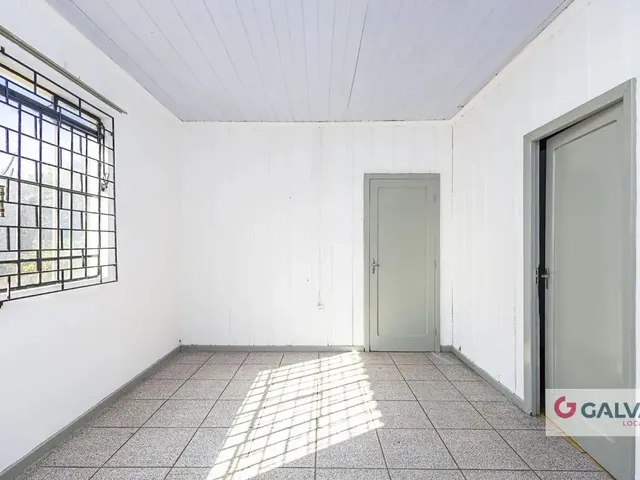 Casa 3 quartos e 1 banheiro, para alugar, no bairro Bacacheri em Curitiba