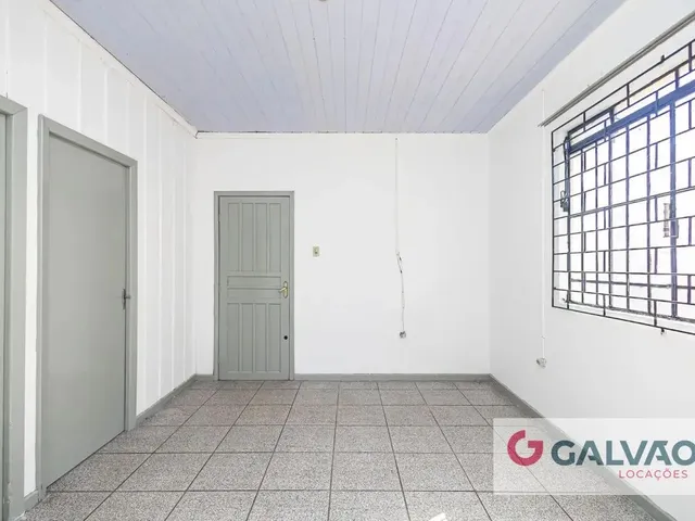 Casa 3 quartos e 1 banheiro, para alugar, no bairro Bacacheri em Curitiba