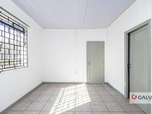 Casa 3 quartos e 1 banheiro, para alugar, no bairro Bacacheri em Curitiba