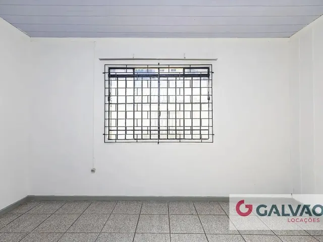 Casa 3 quartos e 1 banheiro, para alugar, no bairro Bacacheri em Curitiba