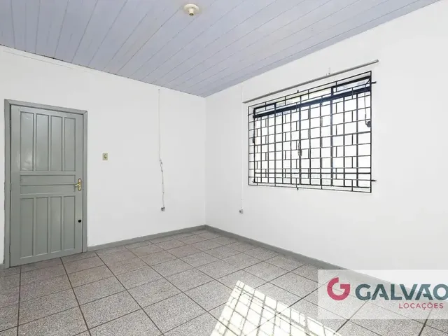 Casa 3 quartos e 1 banheiro, para alugar, no bairro Bacacheri em Curitiba