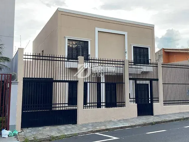Casa com 312m² 4 quartos e 4 banheiros, à venda, no bairro São Sebastião em Uberaba