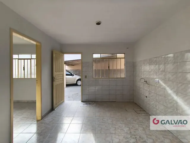 Casa 3 quartos e 1 banheiro, para alugar, no bairro Bairro Alto em Curitiba