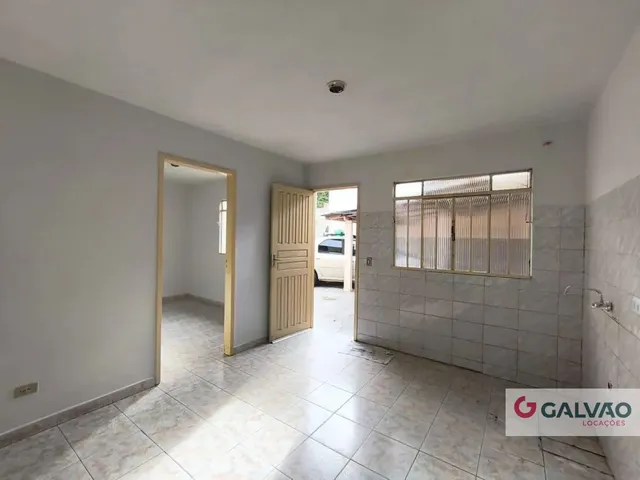Casa 3 quartos e 1 banheiro, para alugar, no bairro Bairro Alto em Curitiba