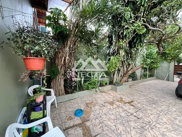 Casa com 300m² 5 quartos e 3 banheiros, à venda, no bairro Loteamento Jardim Aruan em Caraguatatuba