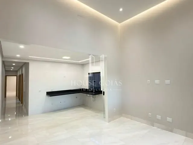 Casa com 180m² 3 quartos e 3 banheiros, à venda, no bairro Setor Garavelo em Goiânia