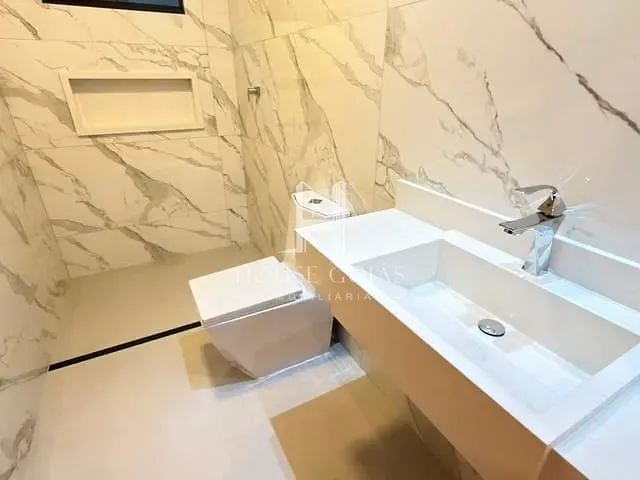 Casa com 180m² 3 quartos e 3 banheiros, à venda, no bairro Setor Garavelo em Goiânia