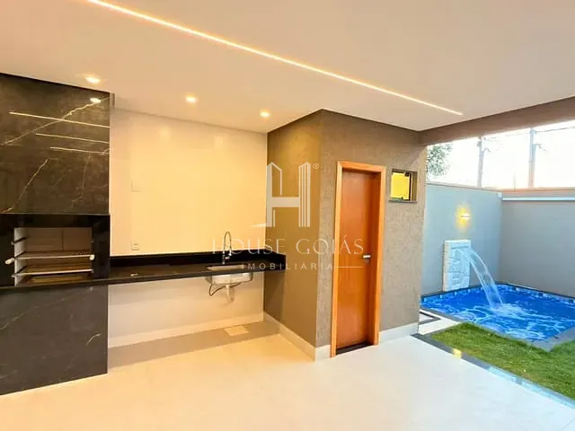 Casa com 180m² 3 quartos e 3 banheiros, à venda, no bairro Setor Garavelo em Goiânia