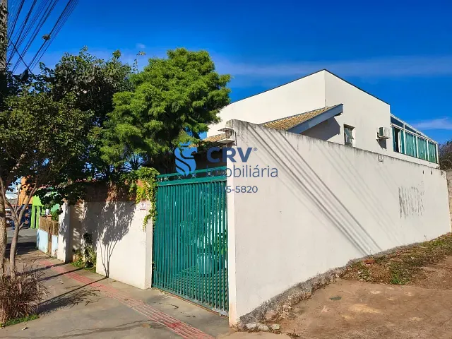 Casa com 300m² 4 quartos e 3 banheiros, à venda, no bairro Jardim São Paulo em Londrina