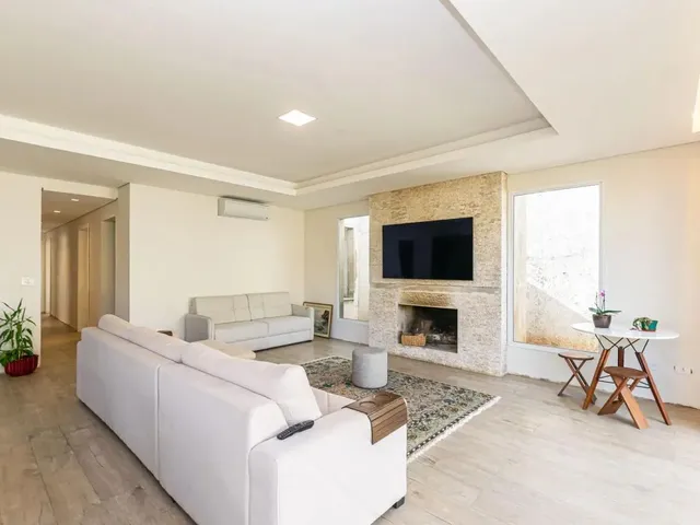 Casa com 533m² 3 quartos e 1 banheiro, à venda, no bairro Campina do Siqueira em Curitiba