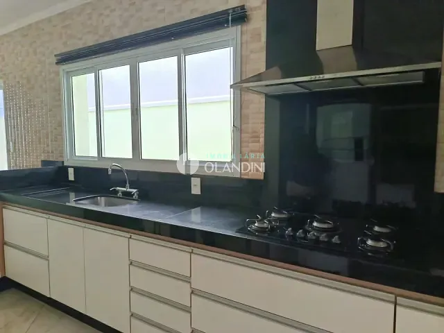 Casa com 360m² 3 quartos e 2 banheiros, para alugar, no bairro Residencial Manhattan em Artur Nogueira