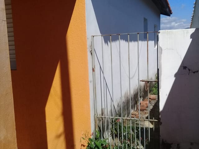 Casa com 250m² 2 quartos e 1 banheiro, à venda, no bairro Santa Luzia em Guaratinguetá