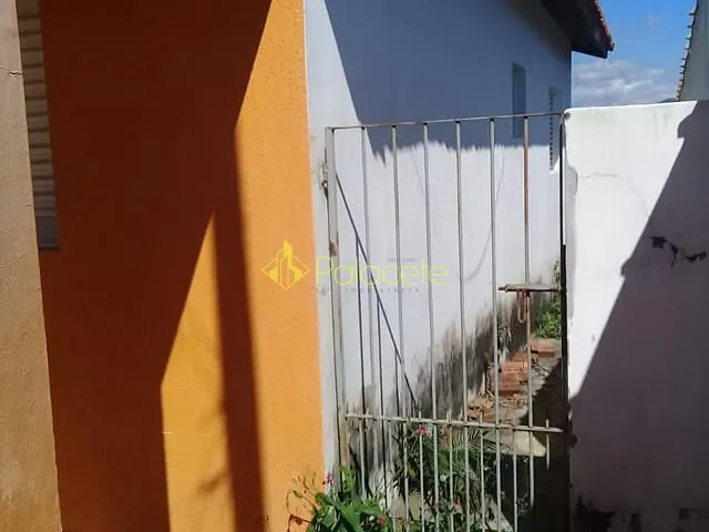 Casa com 250m² 2 quartos e 1 banheiro, à venda, no bairro Santa Luzia em Guaratinguetá