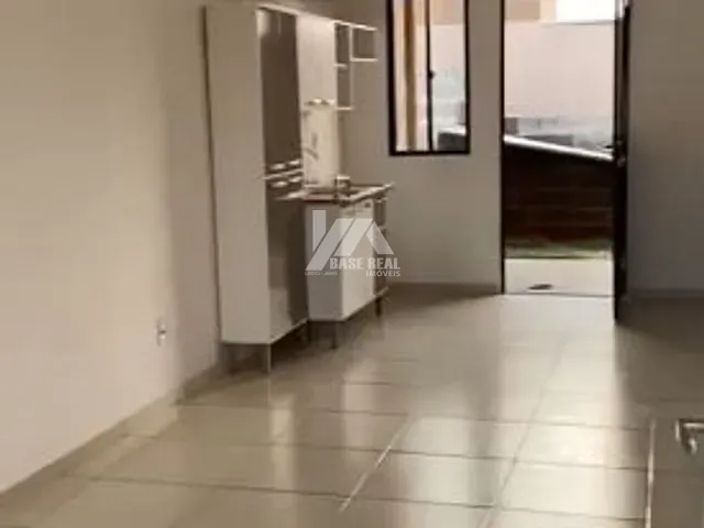 Casa 3 quartos e 1 banheiro, à venda, no bairro Cará-Cará em Ponta Grossa