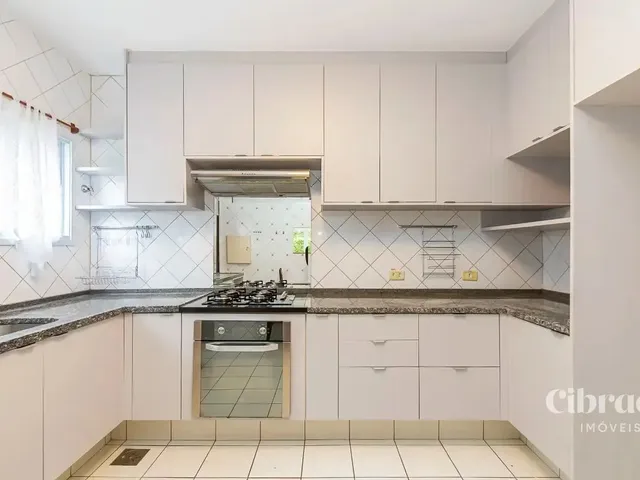 Casa 4 quartos e 5 banheiros, à venda, no bairro Campo Comprido em Curitiba