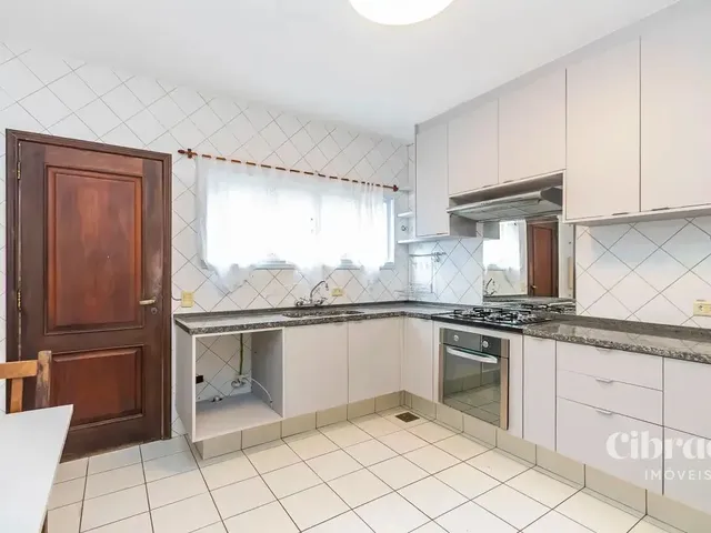 Casa 4 quartos e 5 banheiros, à venda, no bairro Campo Comprido em Curitiba