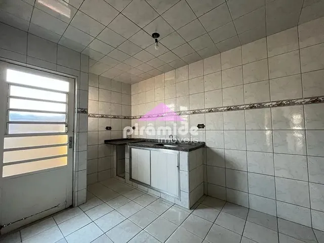 Casa com 555m² 8 quartos e 3 banheiros, à venda, no bairro Vila Santa Helena em São José Dos Campos