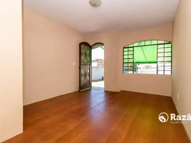 Casa 4 quartos e 1 banheiro, para alugar, no bairro Fanny em Curitiba