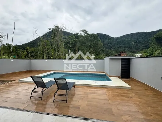 Casa 3 quartos e 4 banheiros, à venda, no bairro Mar Verde II em Caraguatatuba