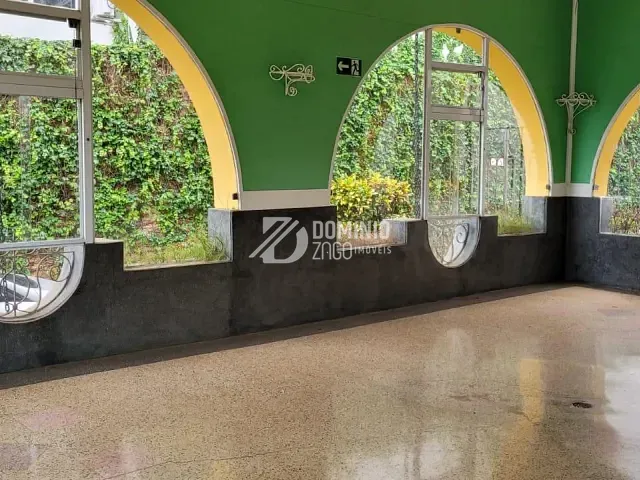 Casa à venda ou para alugar, no bairro Centro em Uberaba