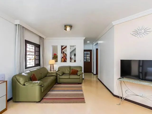 Casa com 588m² 4 quartos e 4 banheiros, à venda, no bairro Portão em Curitiba