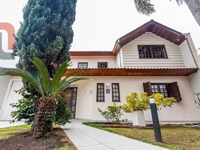Casa com 588m² 4 quartos e 4 banheiros, à venda, no bairro Portão em Curitiba