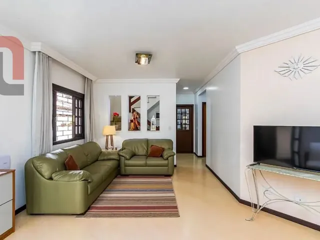 Casa com 588m² 4 quartos e 4 banheiros, à venda, no bairro Portão em Curitiba