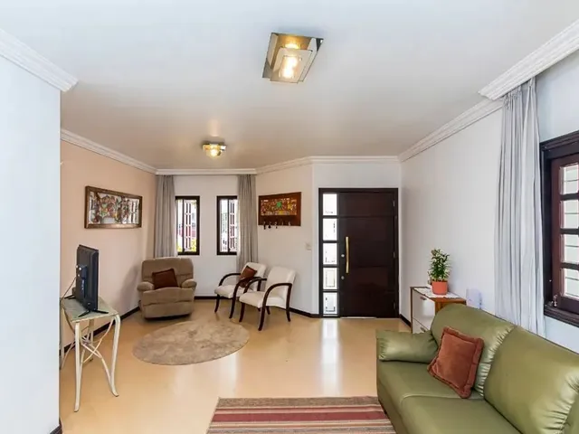 Casa com 588m² 4 quartos e 4 banheiros, à venda, no bairro Portão em Curitiba
