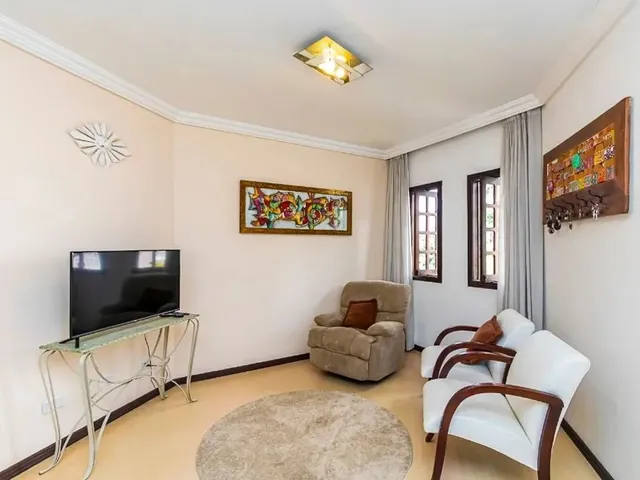 Casa com 588m² 4 quartos e 4 banheiros, à venda, no bairro Portão em Curitiba