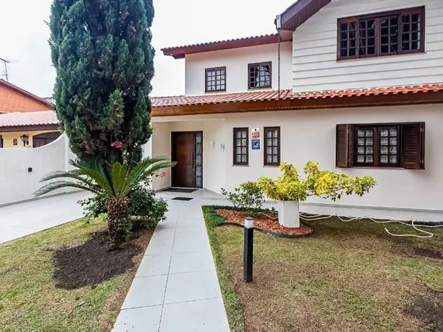 Casa com 588m² 4 quartos e 4 banheiros, à venda, no bairro Portão em Curitiba