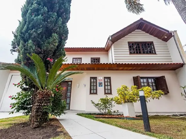 Casa com 588m² 4 quartos e 4 banheiros, à venda, no bairro Portão em Curitiba