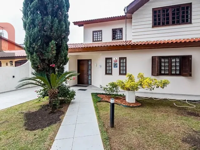 Casa com 588m² 4 quartos e 4 banheiros, à venda, no bairro Portão em Curitiba