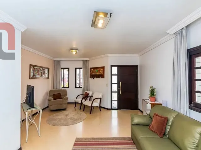 Casa com 588m² 4 quartos e 4 banheiros, à venda, no bairro Portão em Curitiba