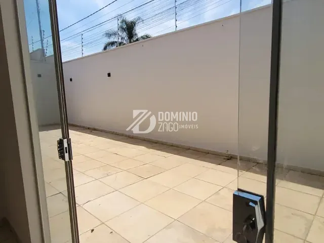 Casa com 325m² 3 quartos e 2 banheiros, para alugar, no bairro Olinda em Uberaba