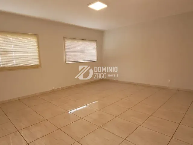 Casa com 325m² 3 quartos e 2 banheiros, para alugar, no bairro Olinda em Uberaba