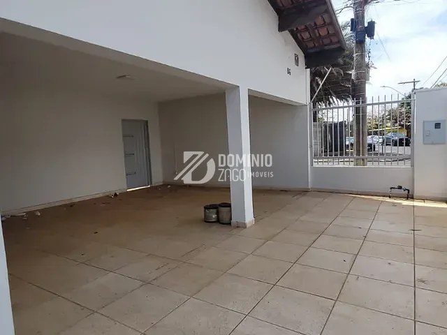 Casa com 325m² 3 quartos e 2 banheiros, para alugar, no bairro Olinda em Uberaba